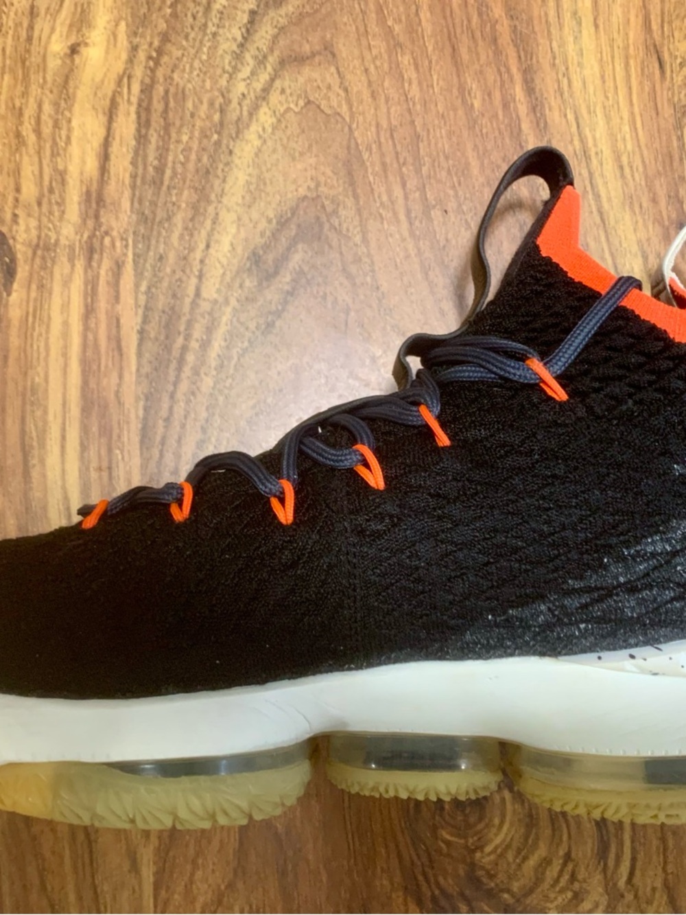 Nike LeBron 15 'Bright Crimson' - Picture 12 of 15